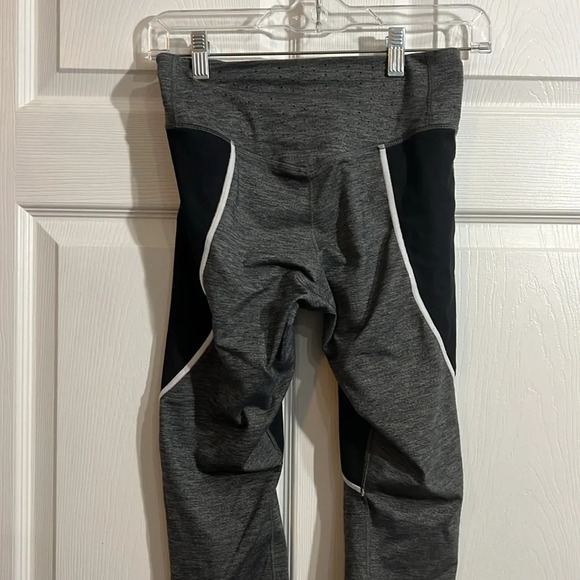 Nike Dri-Fit Leggings Women's. Size Small.  Gray Black Colorblock Cropped - Picture 5 of 8